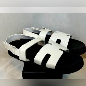 New Women’s White H Slip on Flats Sandals with adjustable strap / Sz 9